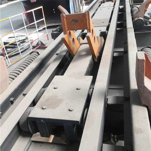 礦用爬車機